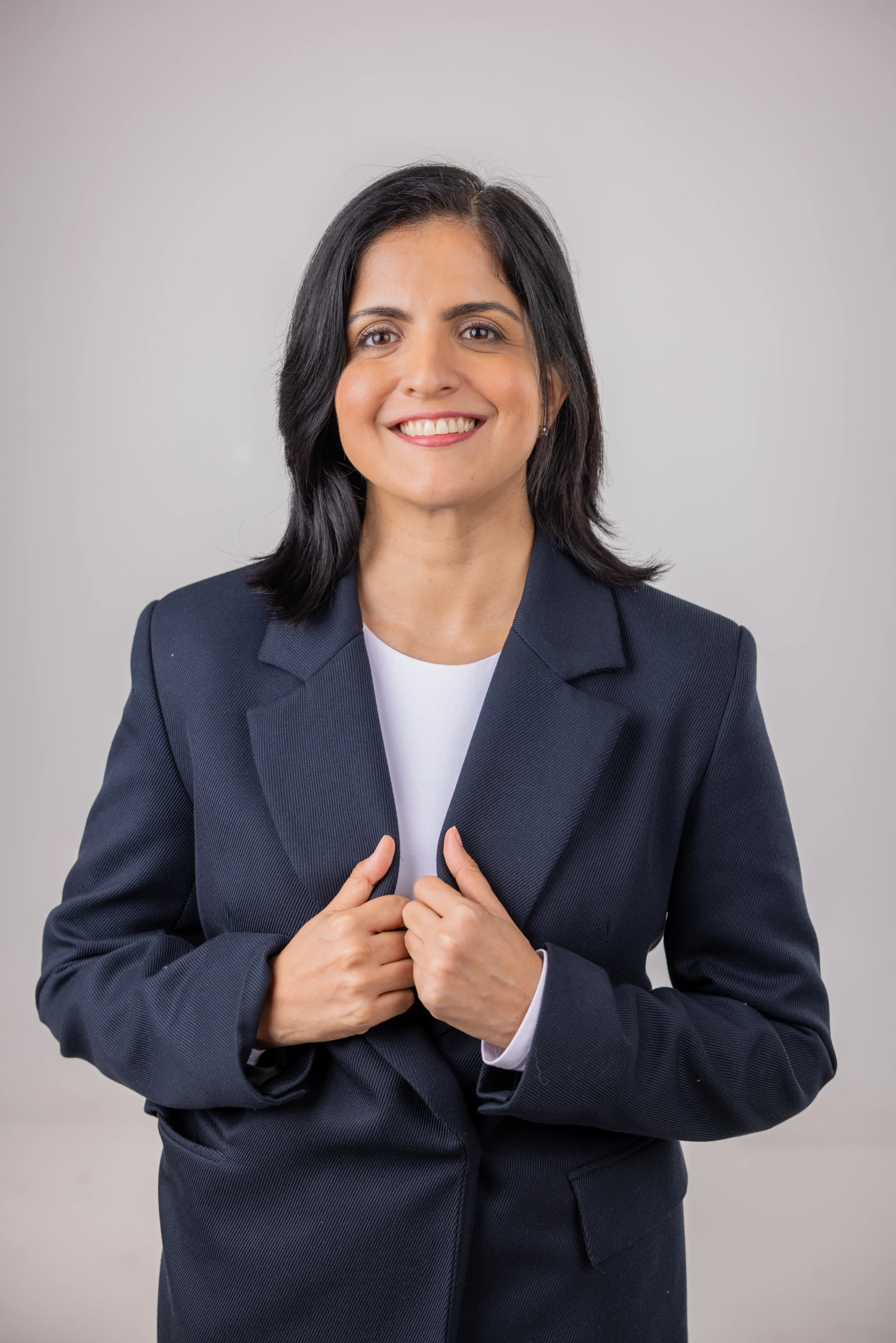 Fotografía de retrato empresarial en estudio Santo Domingo