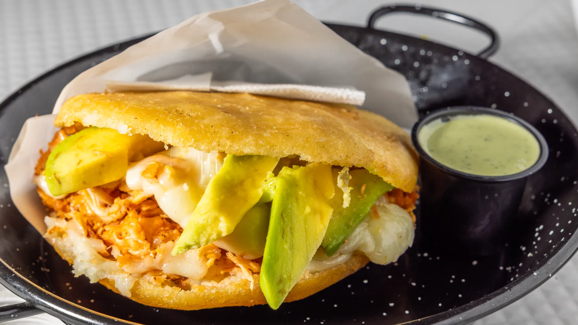 Fotografía publicitaria de plato gourmet en restaurante