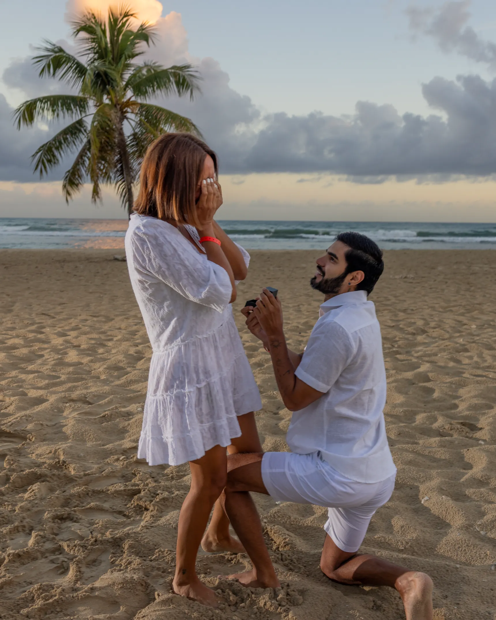 propuesta de matrimonio en la playa de Isla Saona con fotógrafo profesional