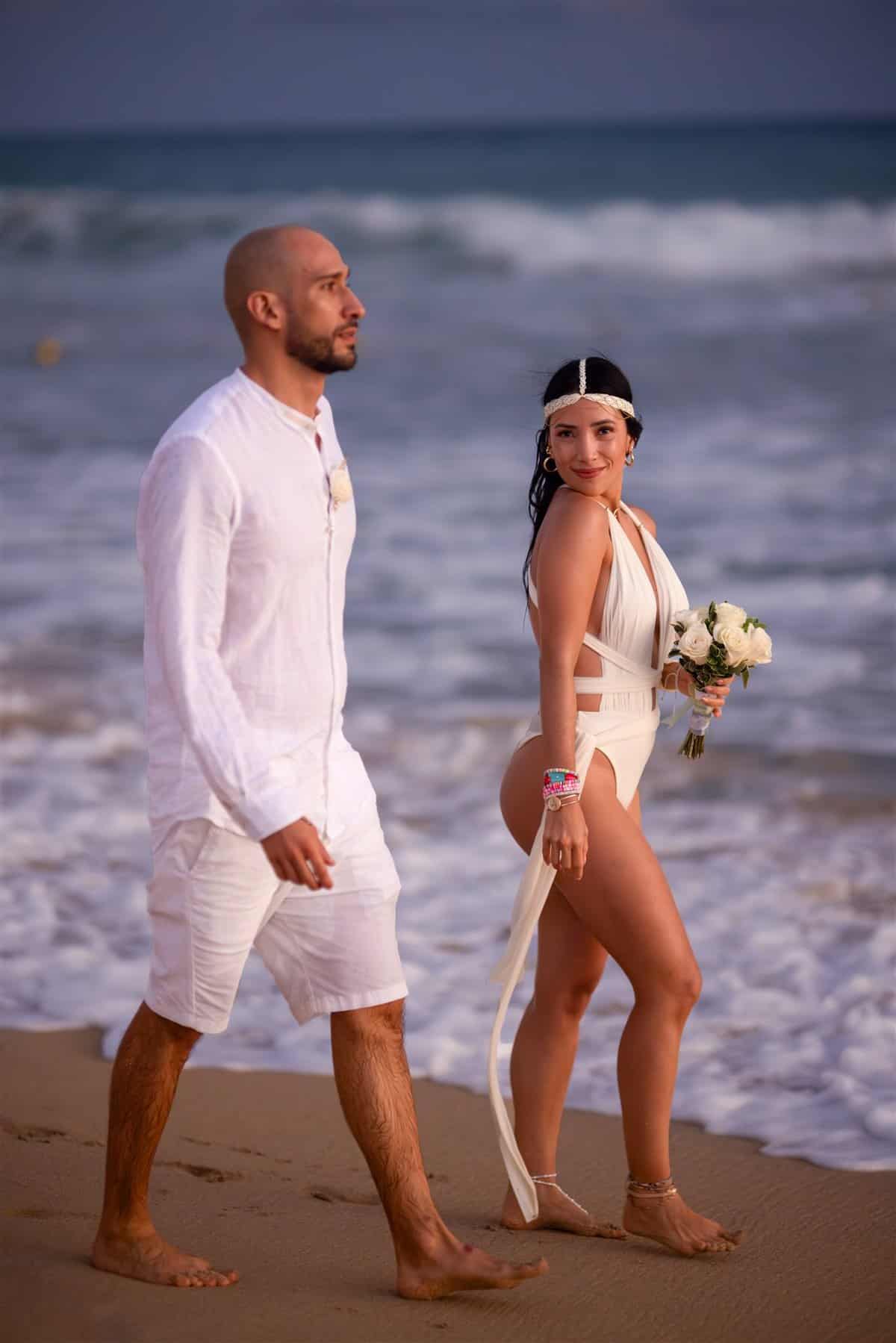 Sesión de fotos pre boda en la playa República Dominicana pareja romántica — Babula Shots RD
