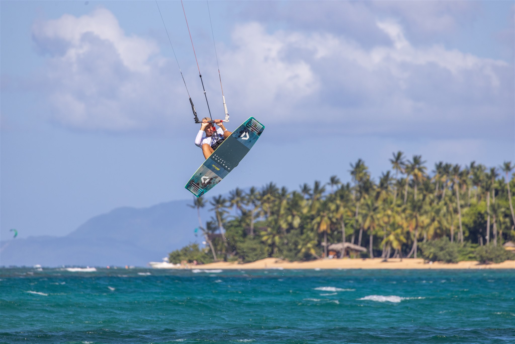 Kitesurfista en acción en Las Terrenas, República Dominicana.