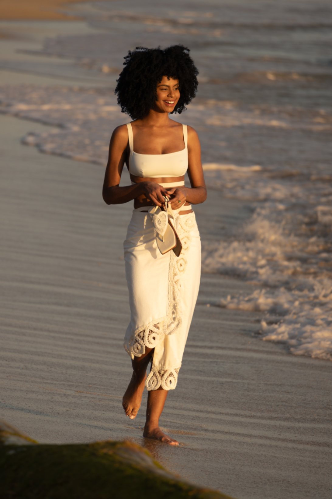 Disfruta de la mejor sesión fotográfica de moda en la playa de Santo Domingo.