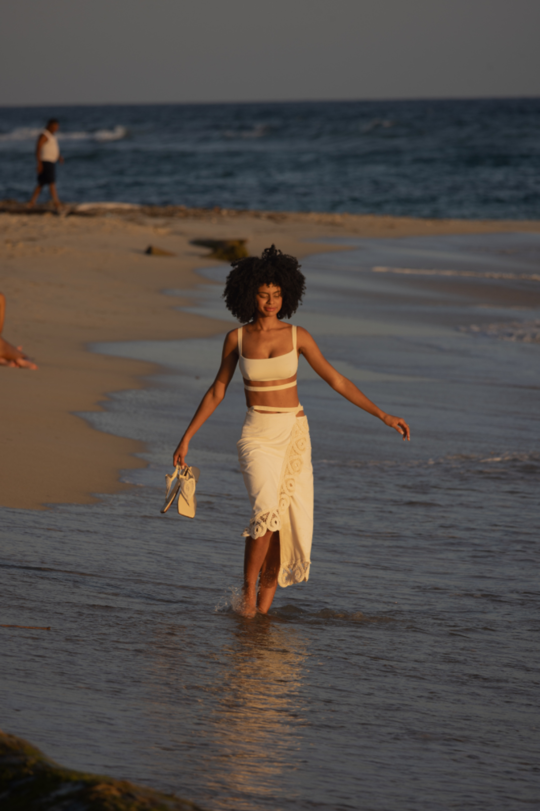 Captura la belleza de la playa con una sesión fotográfica de moda en Santo Domingo.