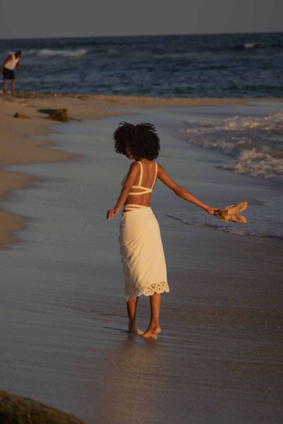 Vive la experiencia de una sesión de fotos en la playa con un fotógrafo de moda en Santo Domingo.