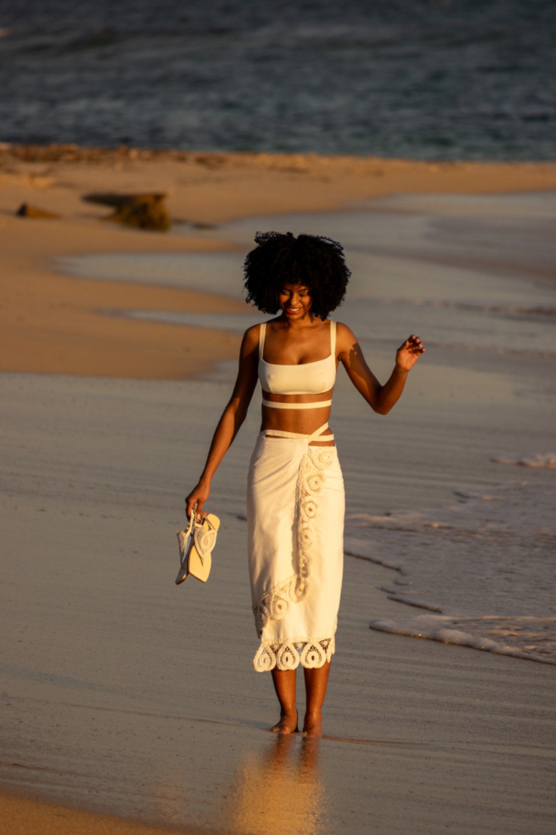 ¡Haz que tu estilo brille! Sesión fotográfica de moda en las playas de Santo Domingo.