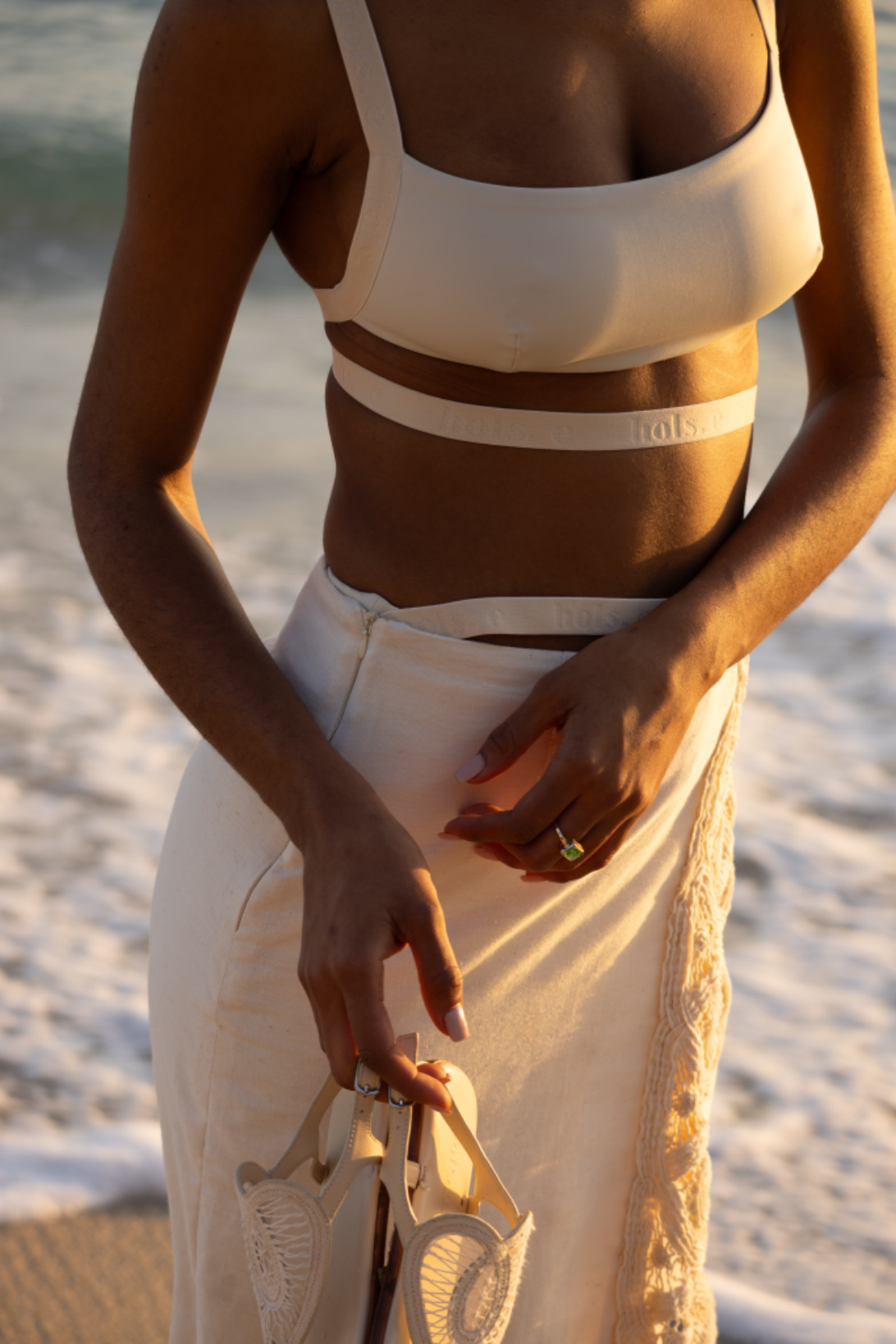 Sesión fotográfica en la playa con un fotógrafo de moda profesional en la República Dominicana.