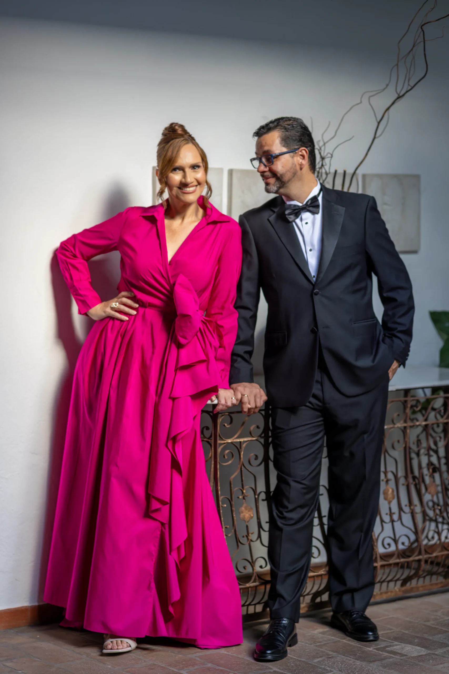 Fotógrafo profesional realizando sesión de fotos en Zona Colonial Santo Domingo para parejas.