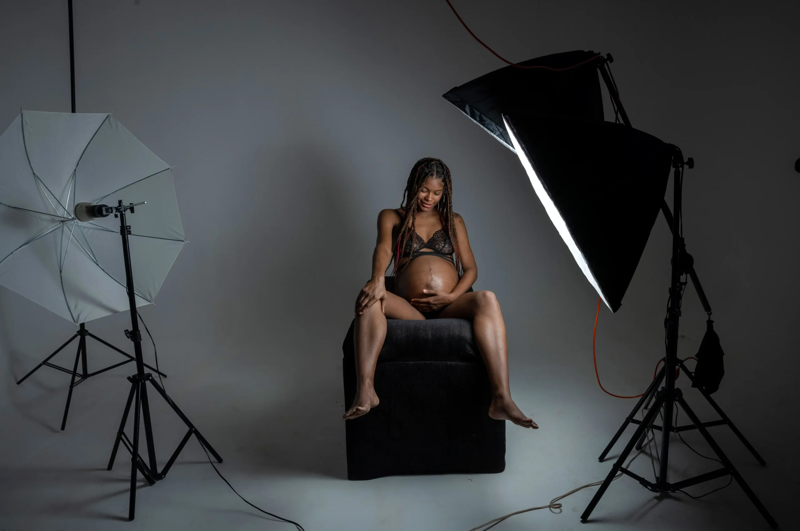 Fotografía de embarazada en estudio fotográfico en Santo Domingo — Babula Shots RD